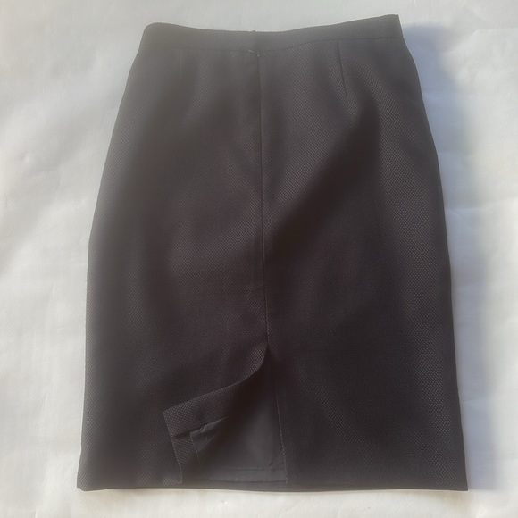 Lightweight black skirt suit with white contrast stitching - Picture 6 of 7
